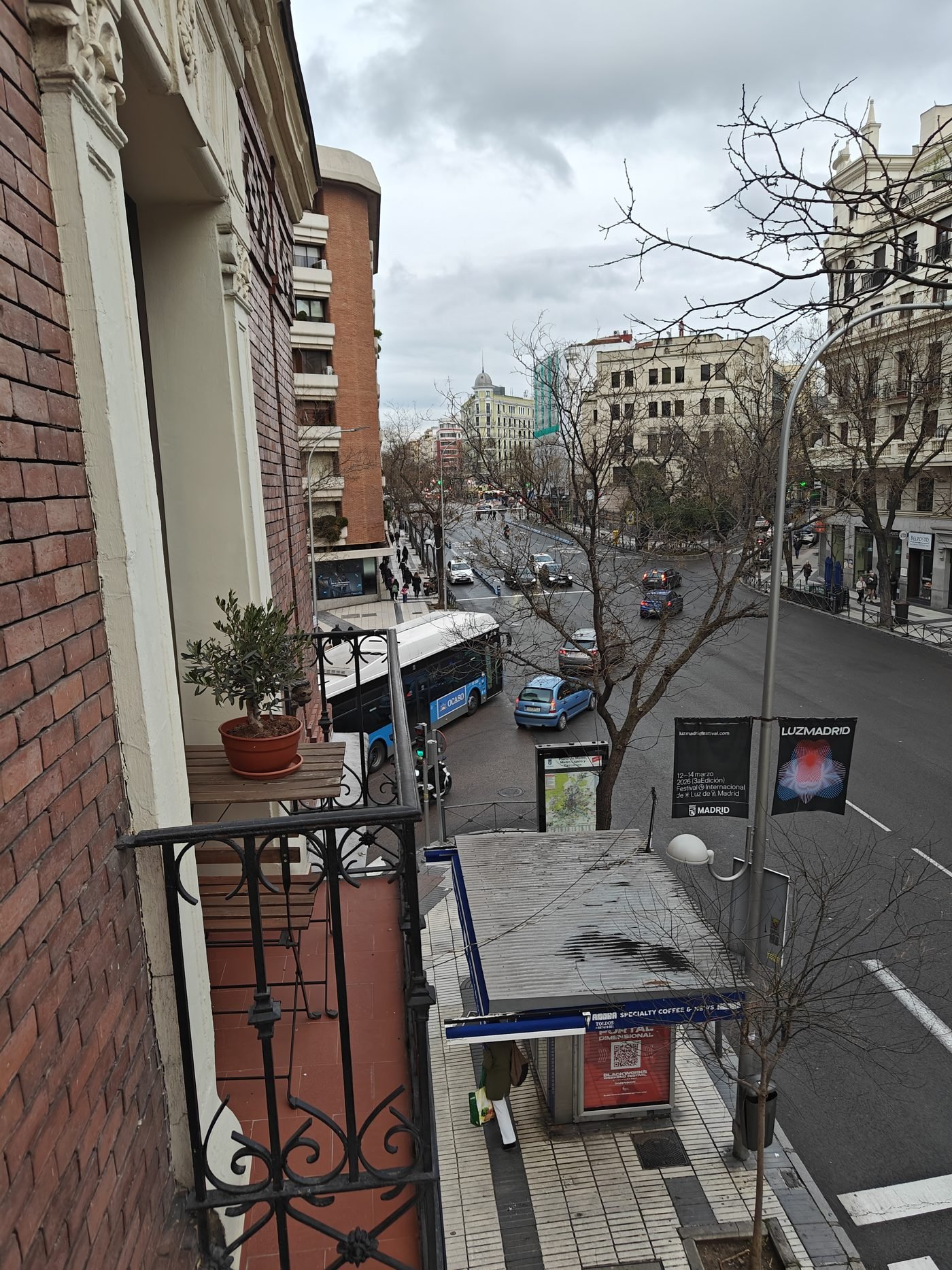 Vista desde el balcón hacia la calle Alcalá
